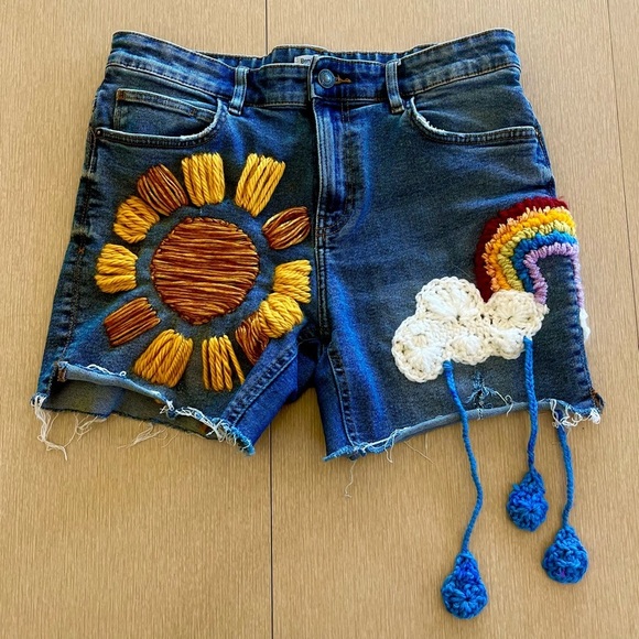 CUSTOM EMBROIDERED HIPPIE SHORTS - Picture 3 of 13